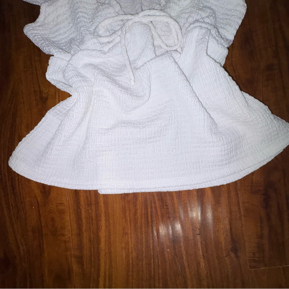Chic White Ruffled Blouse - Picture 2 of 5